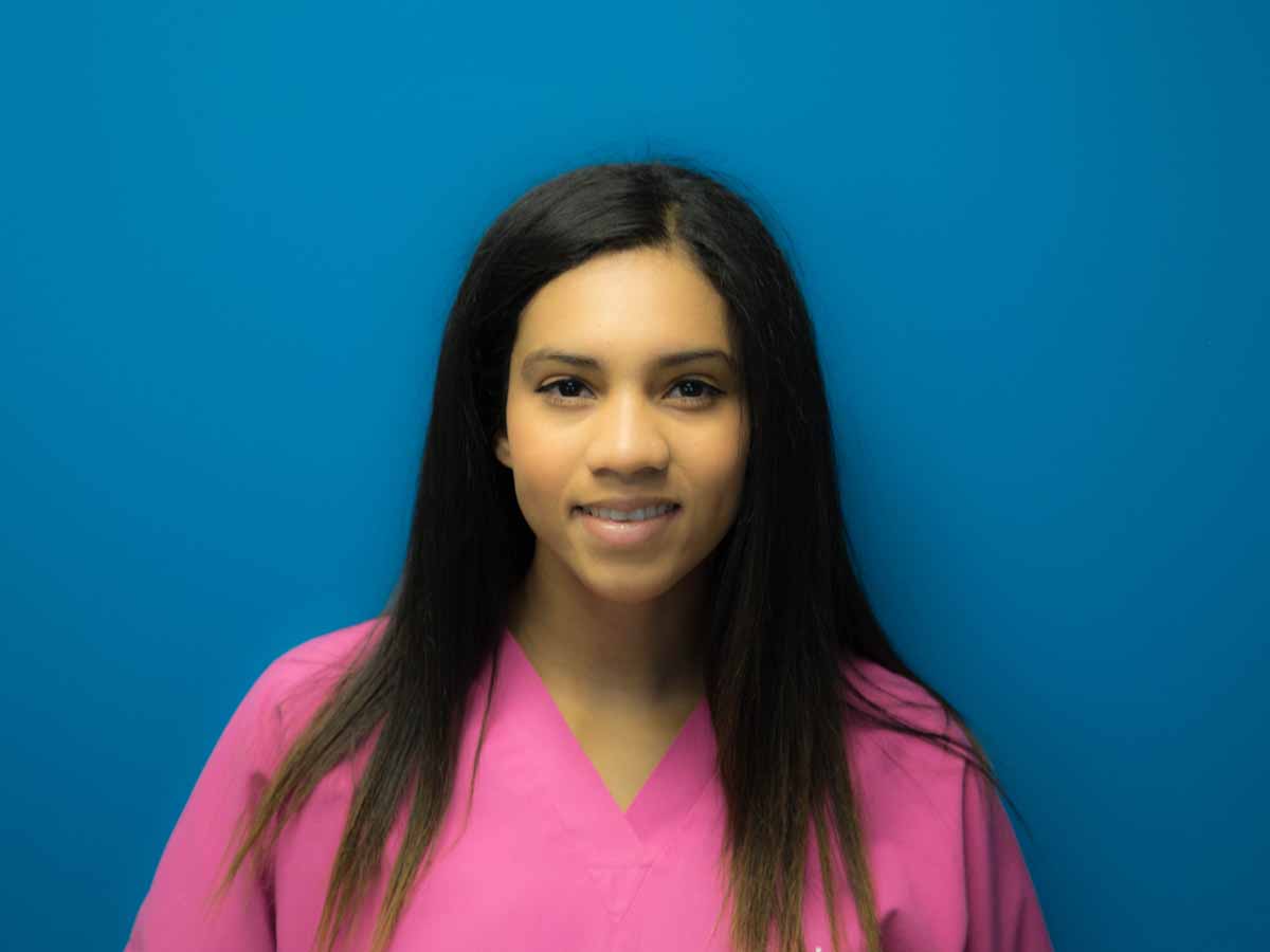 Gabby, asistente dental